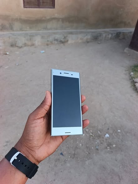 SONY XPERIA XZ