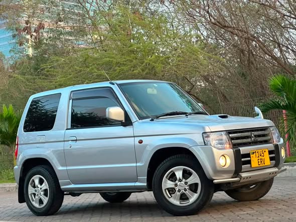 MITSUBISHI PAJERO MINI