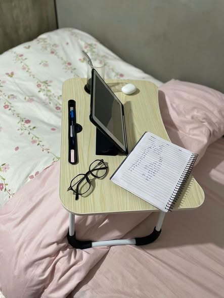 FOLDABLE LAPTOP TABLE