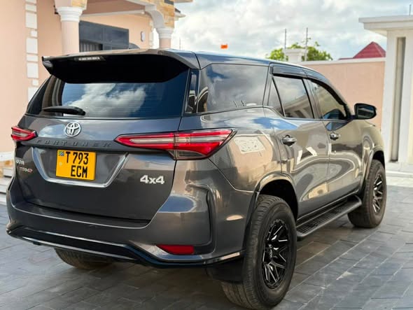 TOYOTA FORTUNER 2018