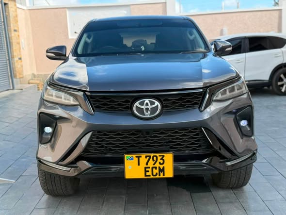 TOYOTA FORTUNER 2018