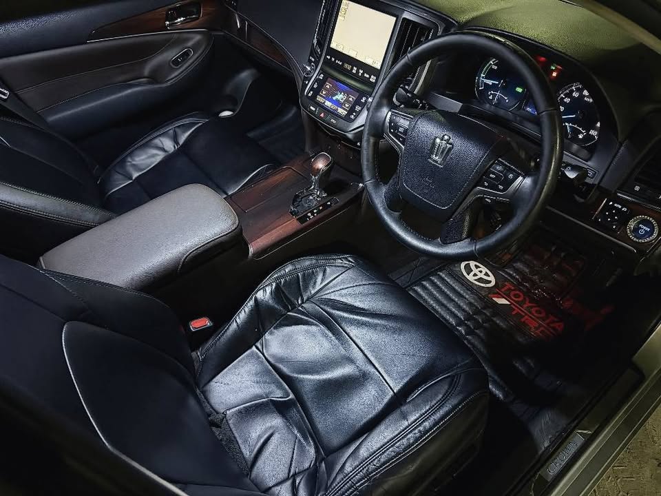 TOYOTA CROWN HYBRID 2015