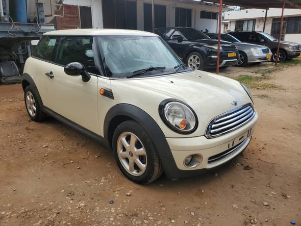 BMW MINI COOPER 2010 Model