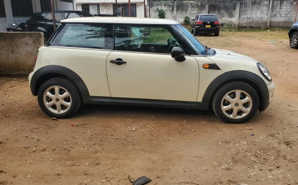 BMW MINI COOPER 2010 Model