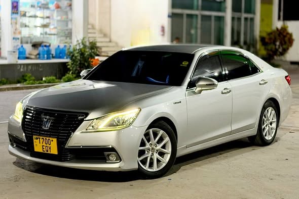 TOYOTA CROWN HYBRID 2015