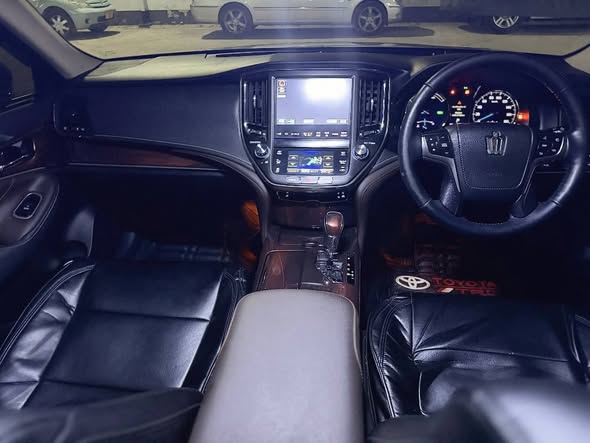 TOYOTA CROWN HYBRID 2015