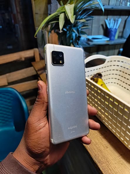 AQUOS SENSE 4