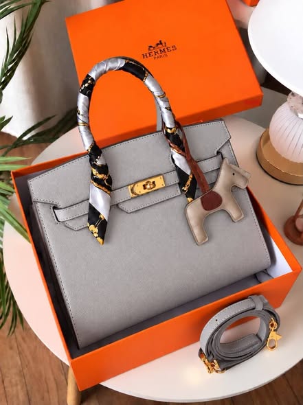 Ladies’ Elegant Bags