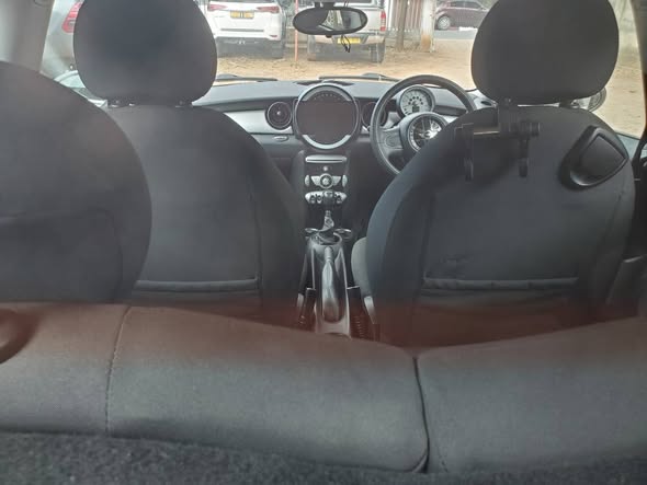 BMW MINI COOPER 2010 Model