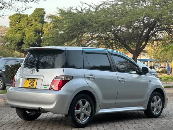 TOYOTA IST