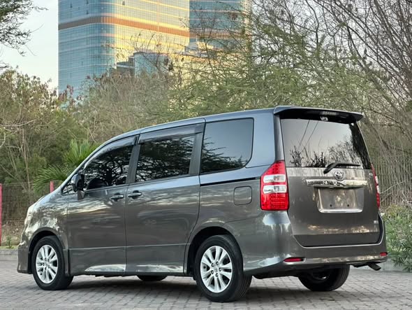 TOYOTA NOAH NEW MODEL