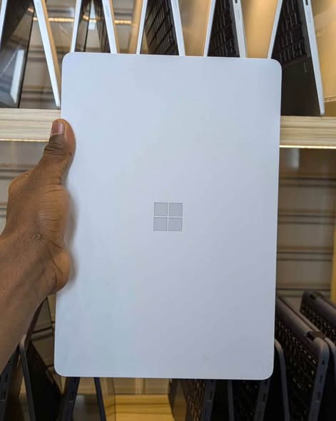 MICROSOFT SURFACE LAPTOPS SE