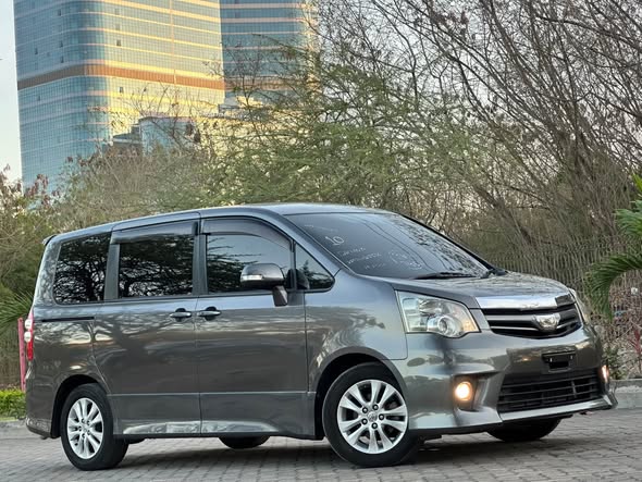 TOYOTA NOAH NEW MODEL
