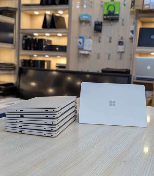 MICROSOFT SURFACE LAPTOPS SE