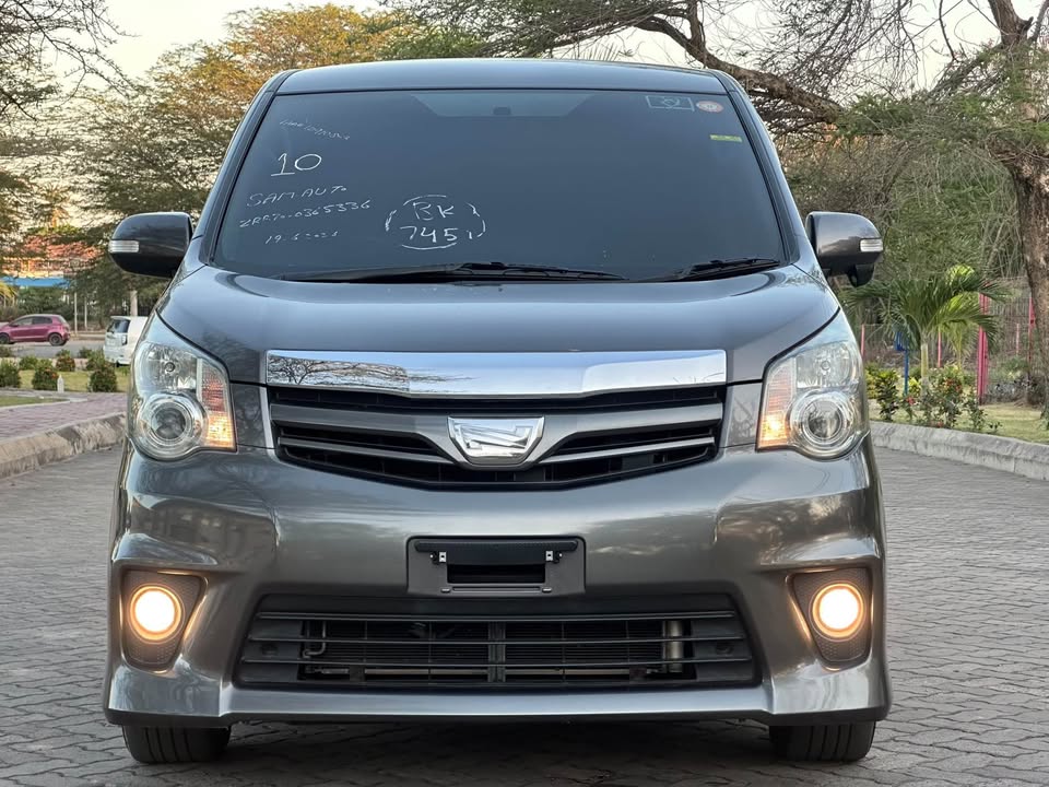 TOYOTA NOAH NEW MODEL